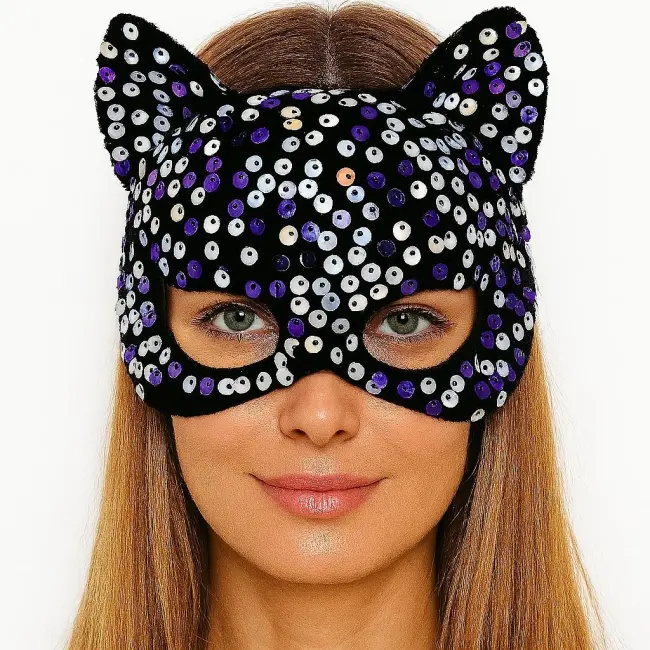 Siyah Kadife Kumaş Üzerine Mor Beyaz Payetli Pullu Parti Maskesi 16x14 Cm