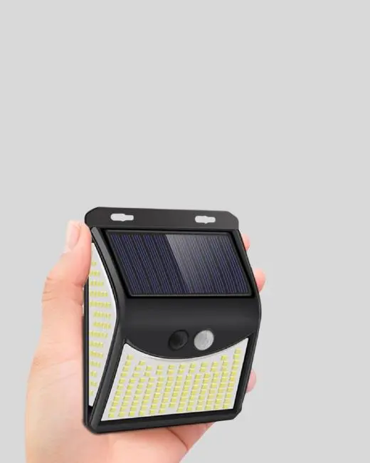 Güneş Enerjili Sensörlü Dış Mekan Duvar Lambası – 3 Modlu 2200mAh Pil 120° Algılama