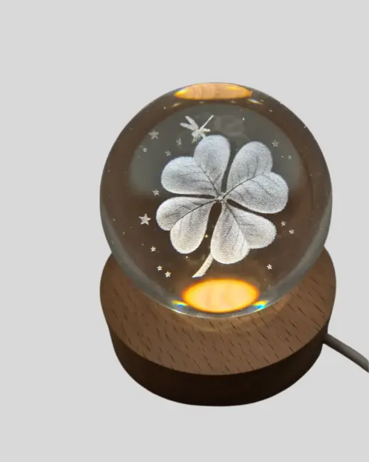 USB Bağlantılı Yonca Bitkili Cam Küre Ahşap Altlıklı Dekoratif Lamba