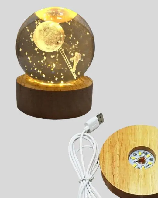 Lazer İşlemeli 3D Astronot Kristal Küre LED Işıklı Uzay Temalı Gece Lambası