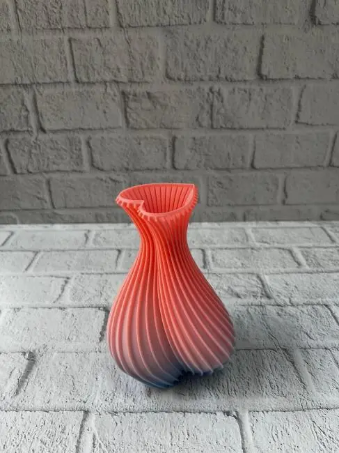 Kalp Tasarımlı Modern Dekor Vazo 15 cm Şık ve Estetik Görünüm