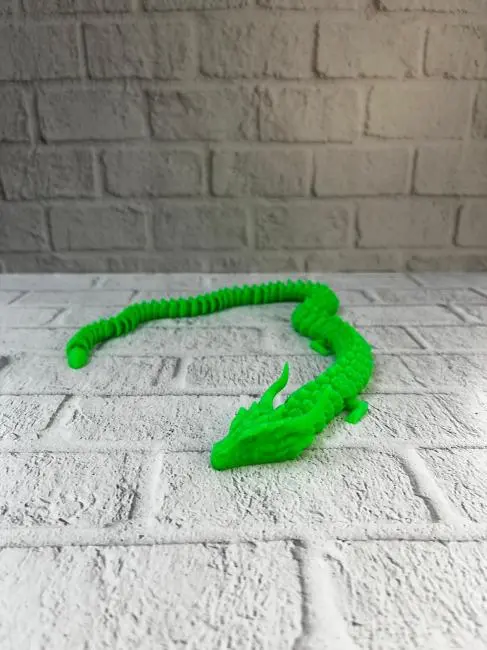 Hareketli Yeşil Ejderha Figür Uzun Gövdeli Koleksiyonluk Tasarım