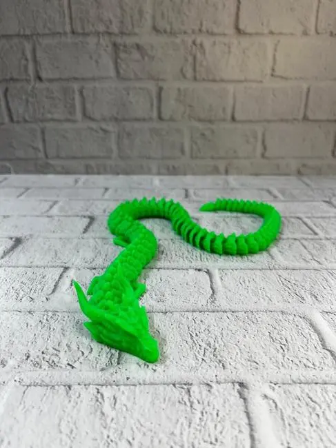 Hareketli Yeşil Ejderha Figür Uzun Gövdeli Koleksiyonluk Tasarım