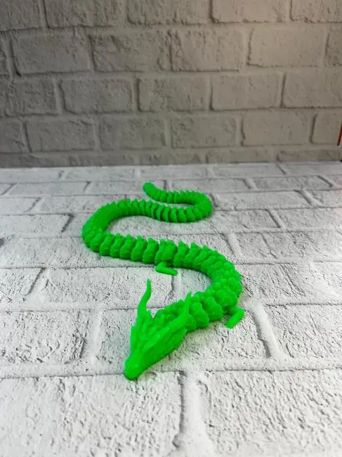 Yeşil Hareketli Ejderha Figürü Esnek Gövdeli Fantastik Dekor 60 cm