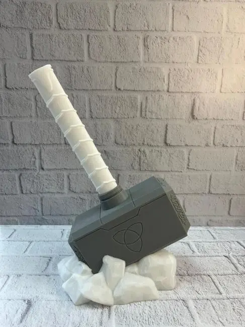 Thor’un Çekici Dekoratif Süs Güçlü ve İkonik Tasarım 20x34 cm
