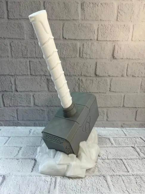 Thor’un Çekici Dekoratif Süs Güçlü ve İkonik Tasarım 20x34 cm