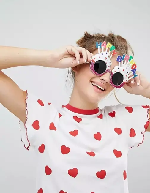 Happy Birthday Yazılı Beyaz Fuşya Renk Beyaz Pastalı Parti Gözlüğü 12x7 Cm