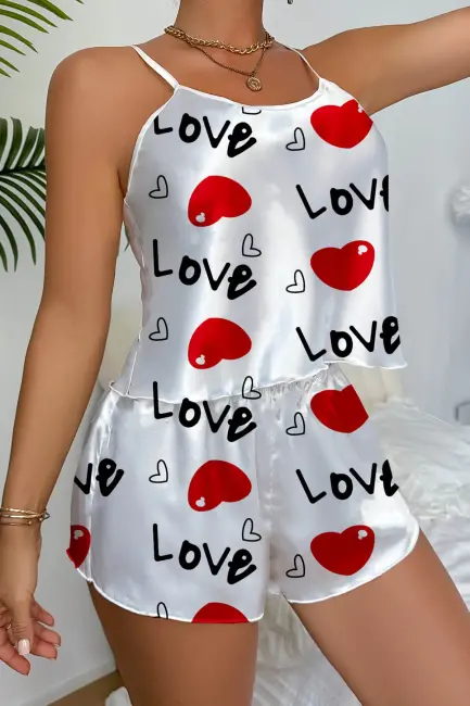 Love Desenli Beyaz Saten Şortlu Gecelik Takım