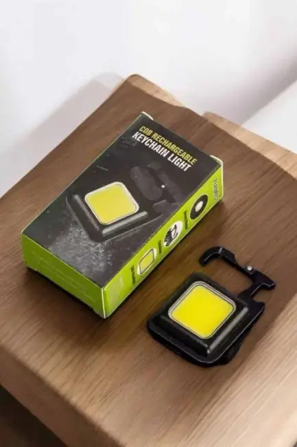 Kamp Işığı Çok Fonksiyonlu Taşınabilir Anahtarlık Kapak Açma Manyetik Özelliği