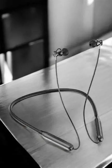 Dijital Göstergeli Kulak İçi Kablosuz Bluetooth Kulaklık Boyun Bantlı