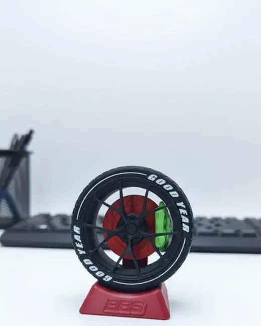 Araba Tutkunlarına Özel Jant Tasarımlı Ofis Masa Dekoru