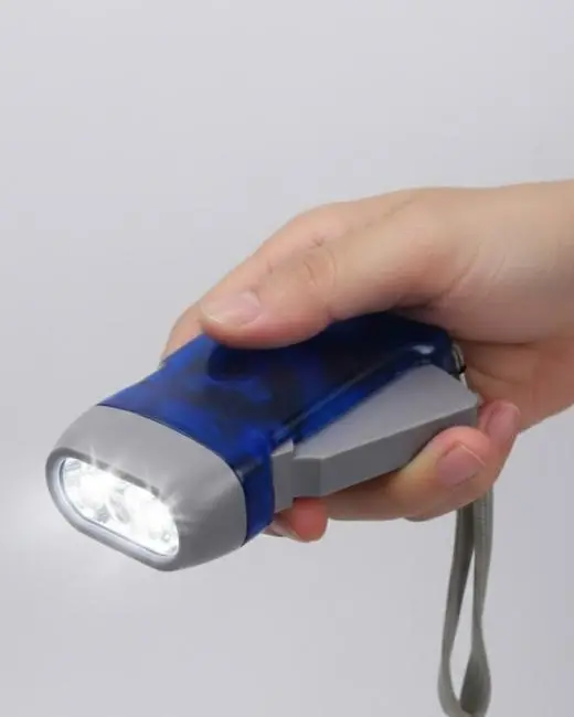 Kendiliğinden Şarjlı El Feneri 3 LED Enerjisiz Çalışan Pratik Tasarım